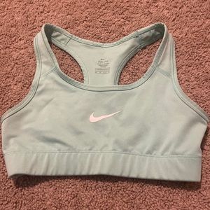 xs nike sports bra. worn a few times